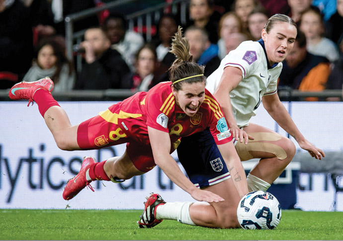 Lionesses tame Spain at Wembley Mariona Caldentey_Grace Clinton_England_Spain_Wembly_credit Pedro Porru-SPP