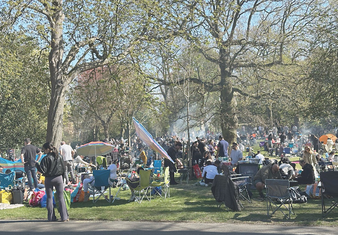 Barbecues ban after large crowds flocked to historic park Waterlow Park 2