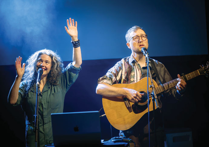 Abigail and Shaun Bengson in Ohio Photo Mihaela Bodlovic
