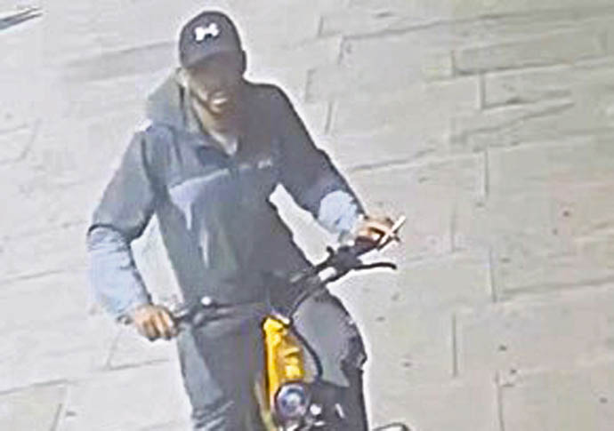 Gun used in car park robbery Holloway Suspect 1 grab