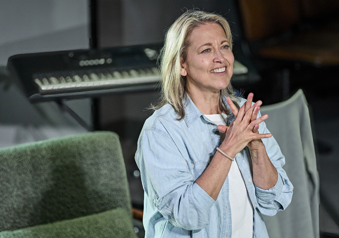 Review: The Unbelievers, at Royal Court Unbelievers 1129-420.P_c_Brinkhoff-Moegenburg