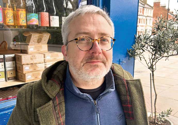 Parents call for blanket ban on ‘problematic’ phones at school Julien Etienne