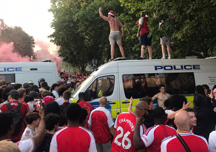 Arsenal fans urged: Don’t ruin the fun Arsenal Police van