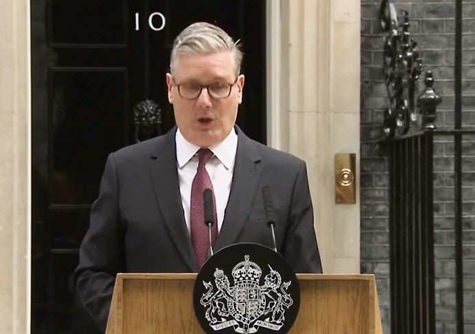 Keir Starmer outside No10