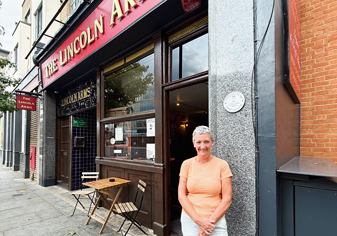 Bring chairs in – mk2 Lincoln Arms