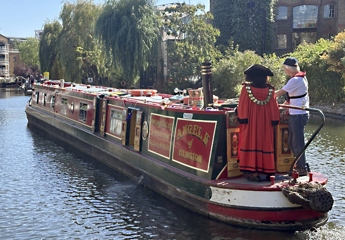 It’s a ruby day for the Angel Canal Festival! Angel Canal Festival_mayor on boat