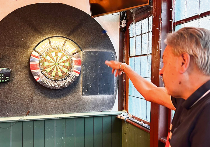 Darts ‘mecca’ pub to close Richard Tucker board